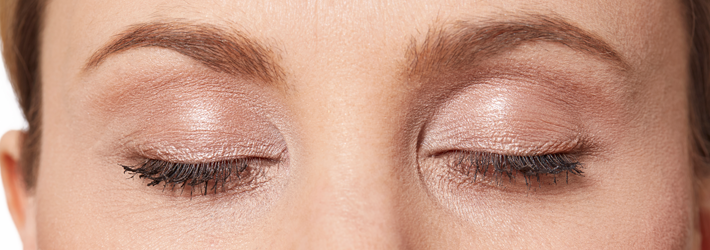 Die Anlago-Sedierung versetzt ängstliche, aufgeregte oder schmerzempfindliche Patienten in einen Zustand der Ruhe und Gelassenheit – die Experten der Rosenpark Klinik können ihre Tiefe von beruhigt und schmerzfrei, aber wach, bis zu einem Zustand nahe Die Anlago-Sedierung versetzt ängstliche, aufgeregte oder schmerzempfindliche Patienten in einen Zustand der Ruhe und Gelassenheit – die Experten der Rosenpark Klinik können ihre Tiefe von beruhigt und schmerzfrei, aber wach, bis zu einem Zustand nahe