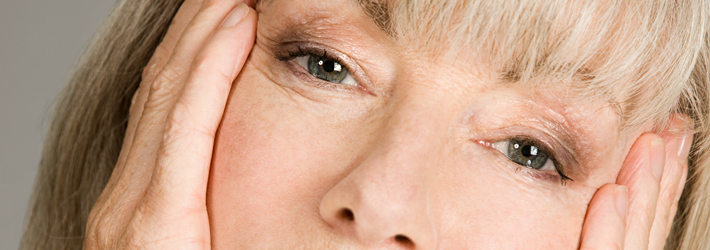 Die Ursachen der Rosazea sind noch nicht ganz erforscht &ndash; genetische Vorbelastung und UV-Strahlung gelten als Hauptausl&ouml;ser. Die Fach&auml;rzte im Dermatologischen Zentrum der Rosenpark Klinik analysieren Ihre Haut und zeigen Wege zur systematischen Rosaze